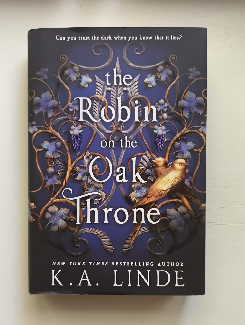 The Robin on the Oak Throne by K.A. Linde (Hardcover, Painted Edges)